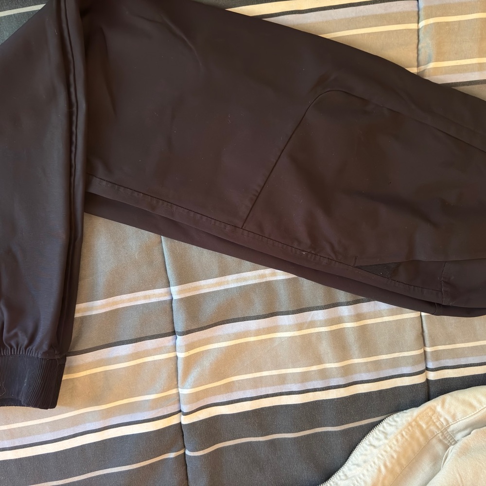 Lululemon mens joggers. Slight Damage see pictures